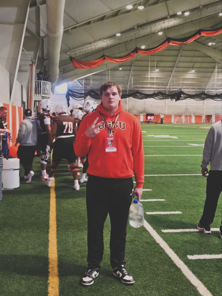 BigKolarchick's tweet photo. Spring ball at BG! #BGSU
@MarcSutherland_ @CoachGregNosal @BossHogAcad @JackMcCarthy52 @VanFalcon1 @EddieGeorge2727 @TheD_Zone @WE_WANT_HOCKEY @bgsu @BG_Football @MichFBFrenzy @PrepRedzoneMI @DaBossHog_ @hoggsgonewild #football #leftguard #money #center #springball https://t.co/3J3xOa0ypJ