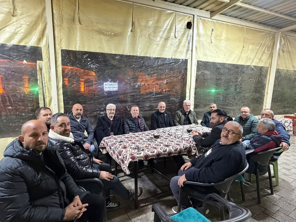 📍Ağaköy 

İlçe Başkanımız Sn. Tahir AKDAĞ, İlçe Yöneticilerimiz ve Meclis Üyelerimiz; Ağaköy’de hemşehrilerimizle bir araya gelerek sohbet ettik.Misafirperverliğinden dolayı kıymetli Muhtarımız Sn.Ertuğrul ERTEM’e ve tüm hemşehrilerimize teşekkür ederiz.
#MHPGÜRSUHEPSAHADA