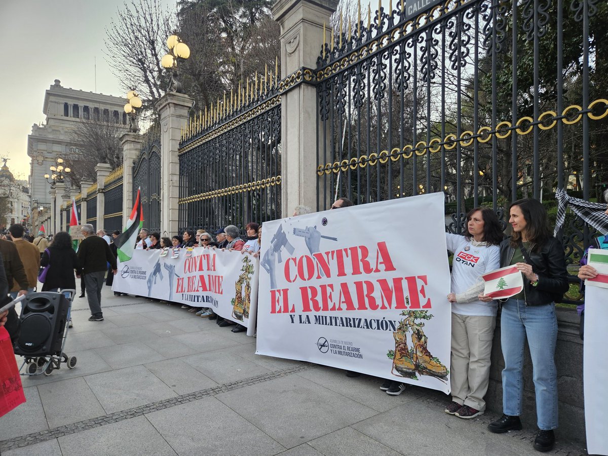 MadContraRearme's tweet photo. Hoy, como siempre #NoAlaGuerra
#Madrid  
Siempre #PalestinaLibre https://t.co/ZyHuiyDgXj