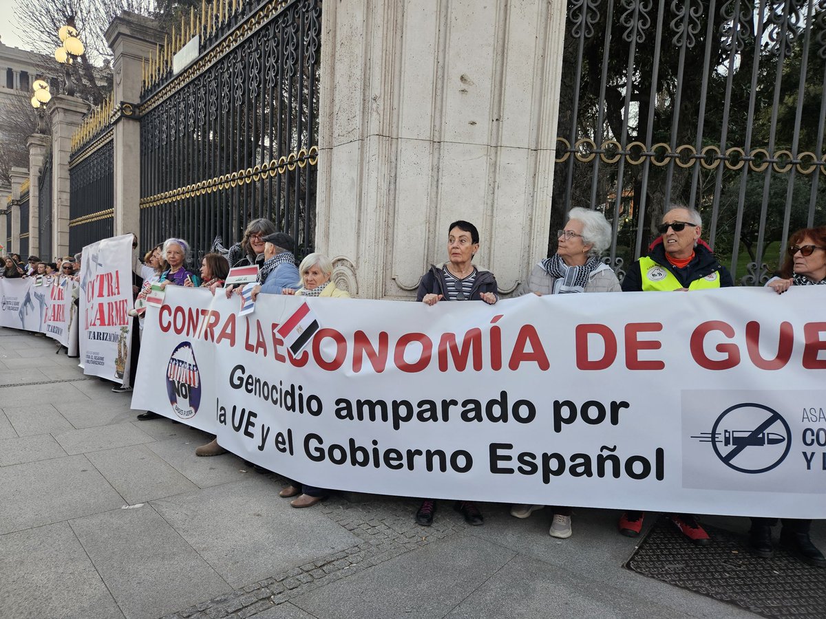 MadContraRearme's tweet photo. Hoy, como siempre #NoAlaGuerra
#Madrid  
Siempre #PalestinaLibre https://t.co/ZyHuiyDgXj