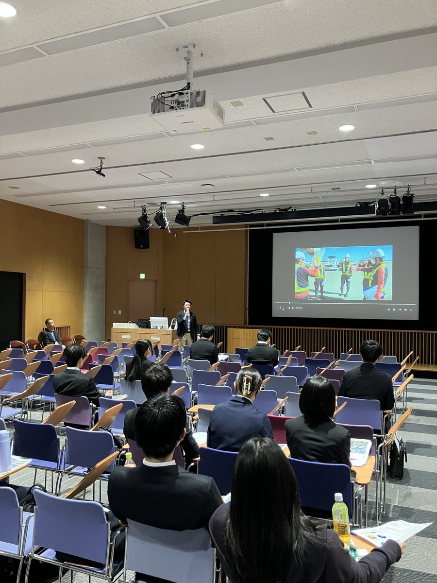 agha_jp's tweet photo. 3月に賛助会員としてご入会いただきました、東洋学園大学様の合同企業説明会に参加させていただきました！27年度採用が本格的に始まりましたね、学生の皆さん頑張ってください！我々もグラハン業界の認知度を高めるべく、引き続きグラハンで働く魅力を伝えていきます✈️

#空ハン協
#東洋学園大学 https://t.co/uYzghJ4125