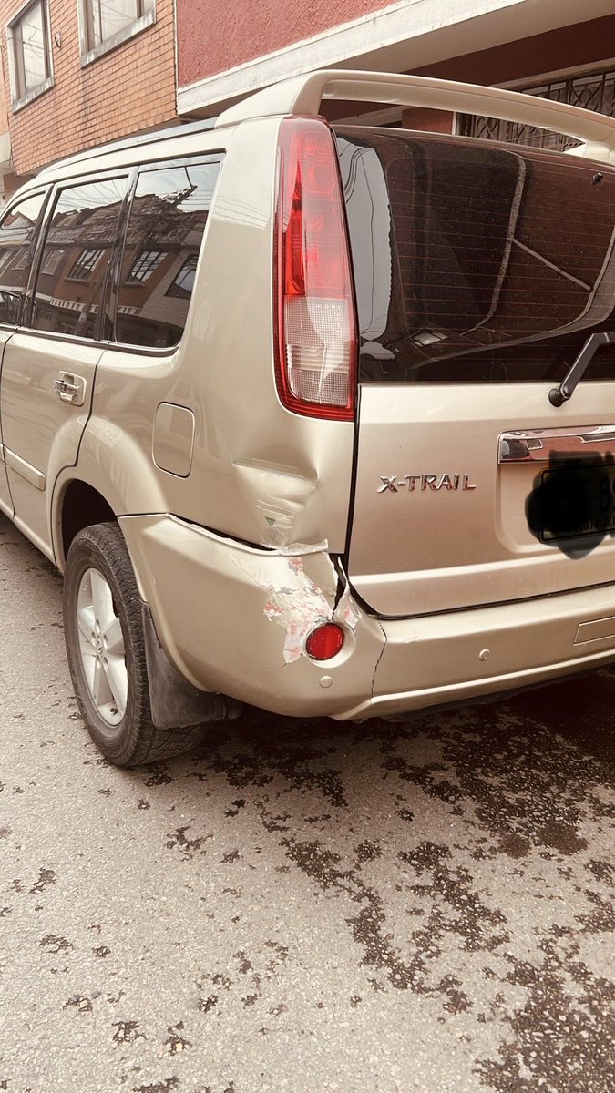 wedgita81's tweet photo. @Servientrega_ms @MinTransporteCo @SectorMovilidad  hoy este irresponsable de la empresa servientrega estrelló mi camioneta, se voló, se paso semáforos en rojo exponiendo la vida de peatones, increíble q Servientrega tenga este tipo de trabajadores y q este tenga licencia https://t.co/BMhTpeOCaf