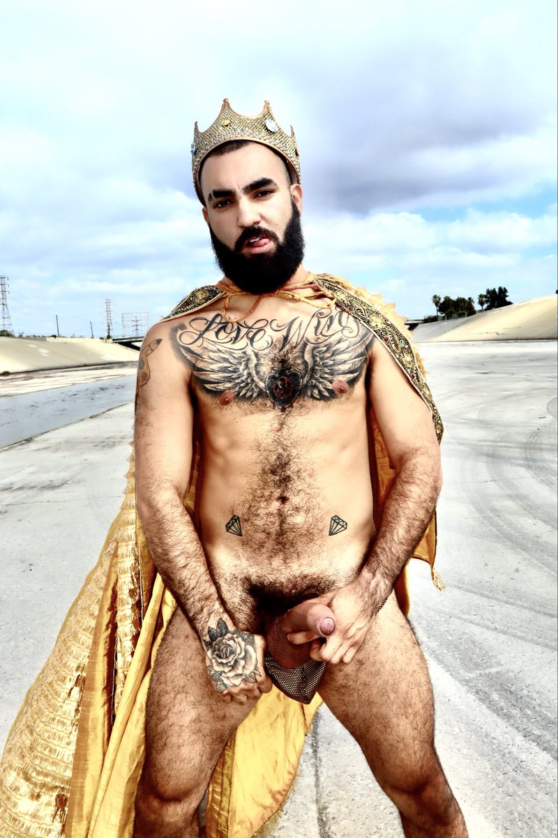 georeyphotos's tweet photo. #TBT Is he a Go-go King? No he’s the King of Go-gos @ZaddyBigD #gogo #gogolife #gogodancer #hairy #hairybear #bear #musclebear #georeyphotagraphy #supportlocalartists https://t.co/YQIjvpgOhJ