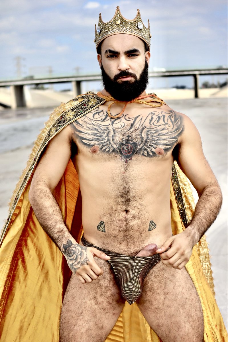 georeyphotos's tweet photo. #TBT Is he a Go-go King? No he’s the King of Go-gos @ZaddyBigD #gogo #gogolife #gogodancer #hairy #hairybear #bear #musclebear #georeyphotagraphy #supportlocalartists https://t.co/YQIjvpgOhJ