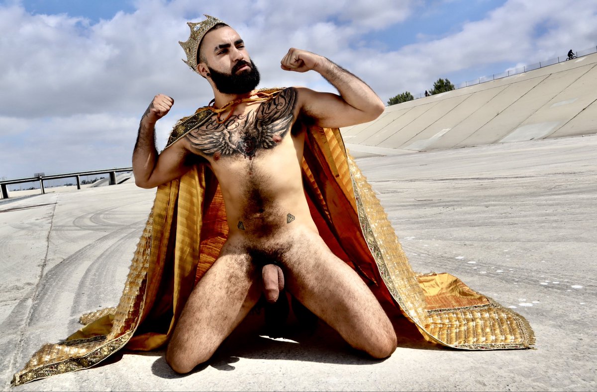 georeyphotos's tweet photo. #TBT Is he a Go-go King? No he’s the King of Go-gos @ZaddyBigD #gogo #gogolife #gogodancer #hairy #hairybear #bear #musclebear #georeyphotagraphy #supportlocalartists https://t.co/YQIjvpgOhJ