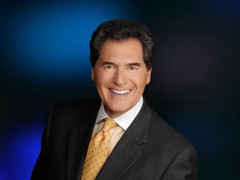 adamwade's tweet photo. In my early days in NYC I was working as a sports runner for CBS Sports. I passed Ernie Anastos in the hallway and told him I was also Greek and from New Hampshire.

He was so happy to hear that. He brought me into his office, and we talked for 15 minutes about our Yia Yias. 😢 https://t.co/yTzUsPGNe8