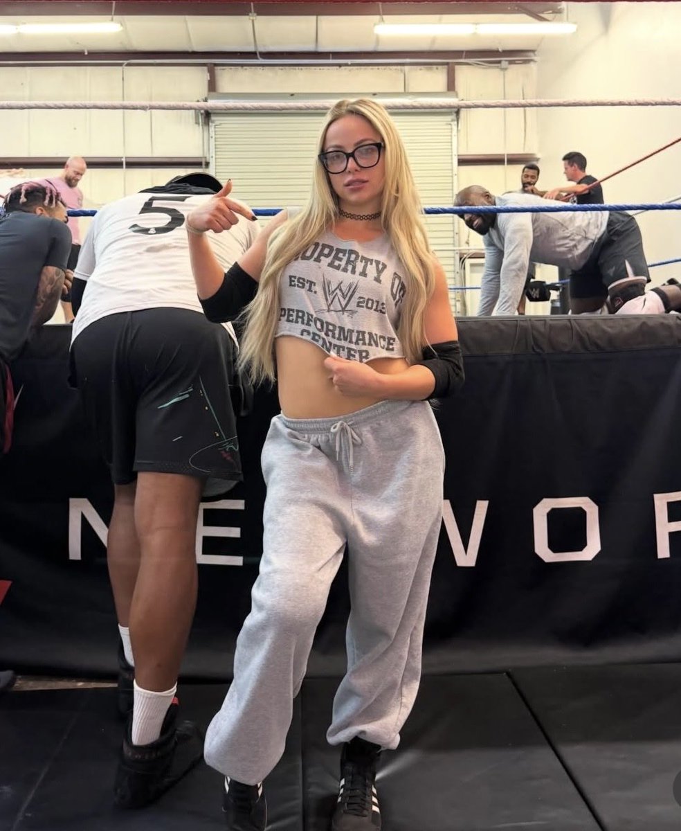 WrestlePumpies tweet media