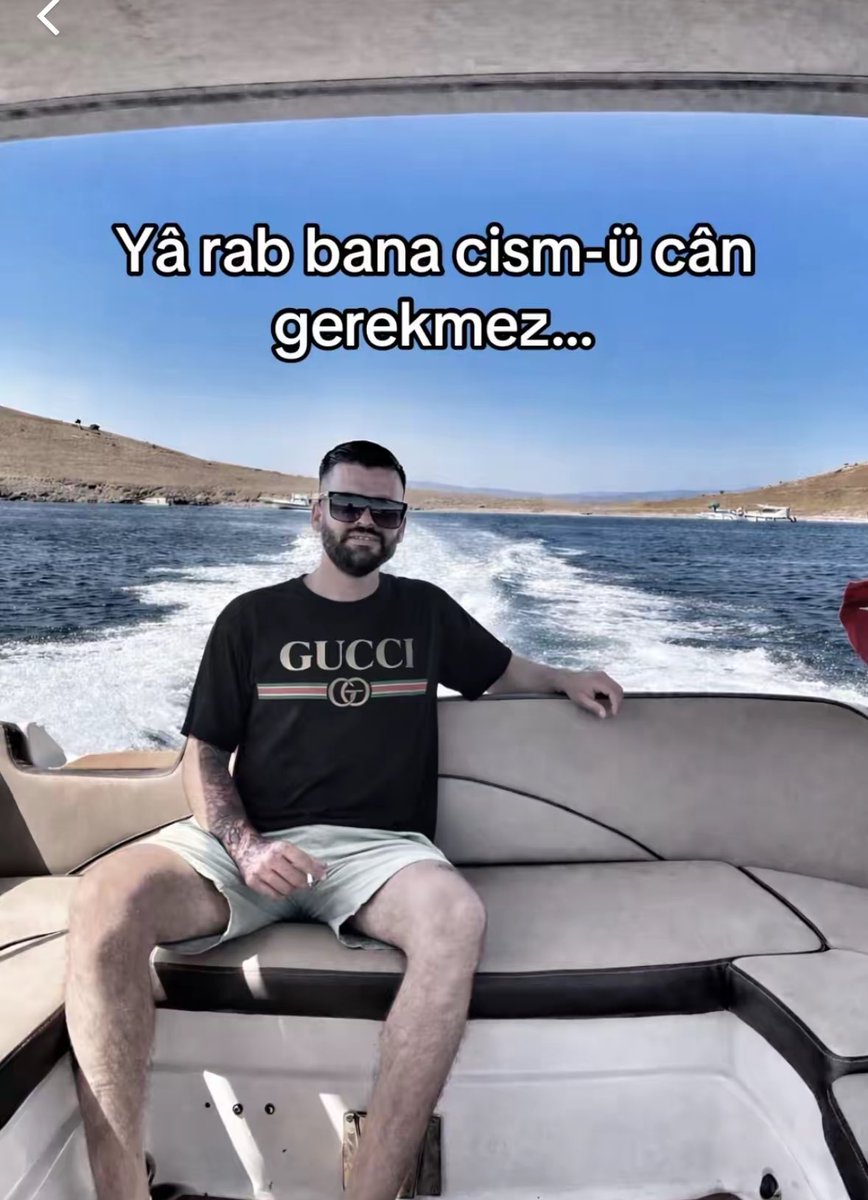 Nazelmasguler's tweet photo. Enişteniz kızarım diye üstüne yapay zeka ile tişört eklemiş…
Takdire Şahan bir hanımcılık seni seviyorum 🤍🥹😂 https://t.co/Rsn33QBdpA