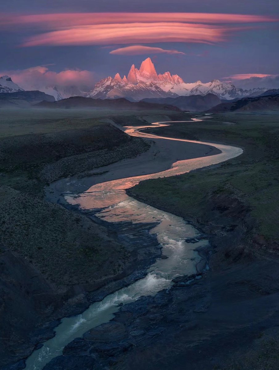 earthcurated's tweet photo. The winding river towards Monte Fitz Roy, Patagonia https://t.co/WNTsIp58zG