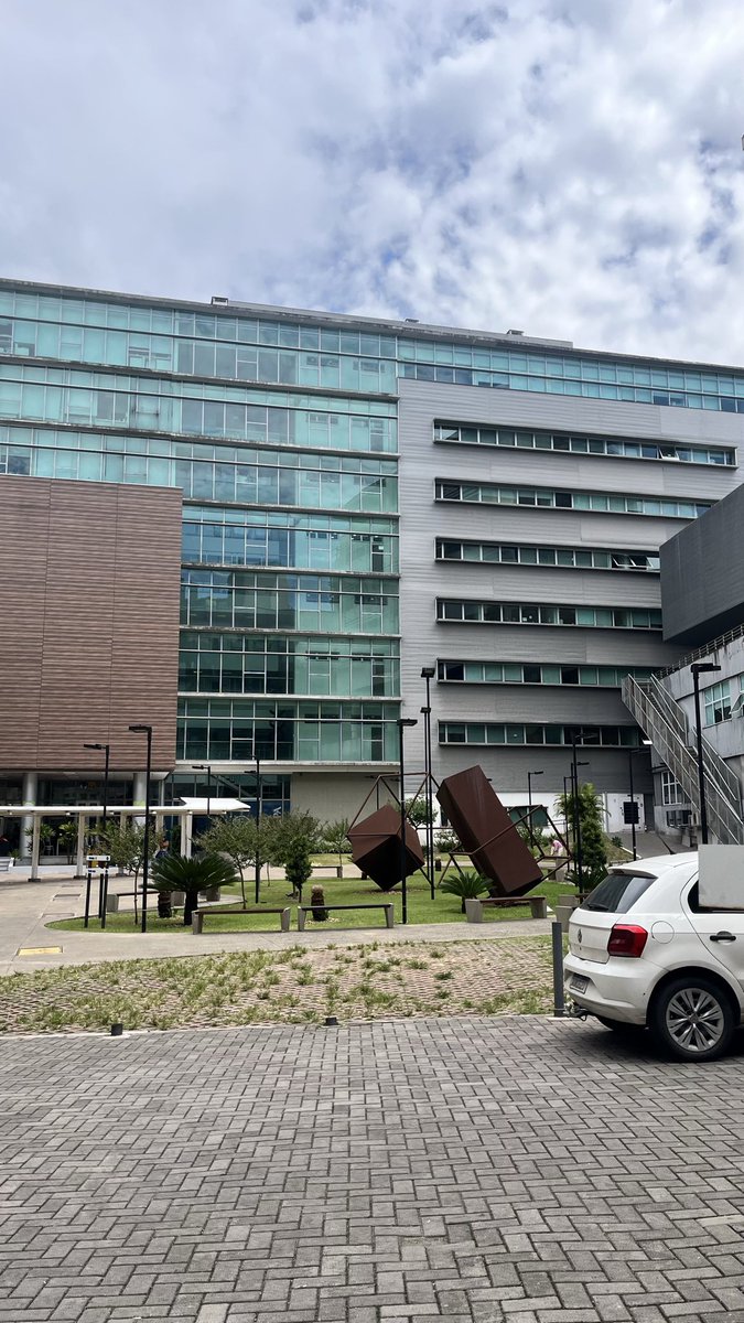 studswift's tweet photo. mto bom ser universitária e nao mais vestibulanda https://t.co/ZRyhB61Vne
