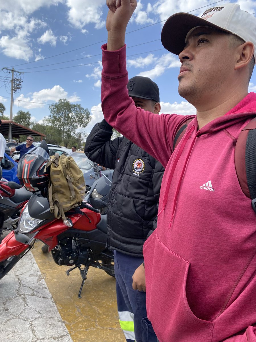 Frenteseccio62's tweet photo. 📣La unidad en el distrito Fresnillo es la base para seguir fortaleciendo nuestro trabajo y la defensa de los derechos de las y los trabajadores👷🏻♀️👷🏻♂️ Con el liderazgo de nuestro secretario general nacional, don @CarlosPavonC ,
#UnidadSindical #DistritoFresnillo #FuerzaMinera https://t.co/B1nk5T3SgJ