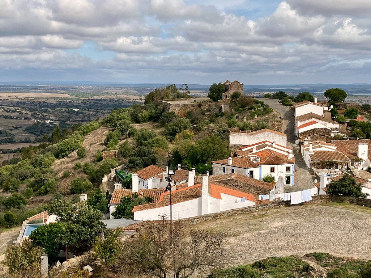 lizzie_hubbard2's tweet image. The stunning #views from the beautiful, hilltop village #Monsarez in the #Alentejo region of #Portugal 🇵🇹😍🇵🇹 

#VisitPortugal #BestOfPortugal