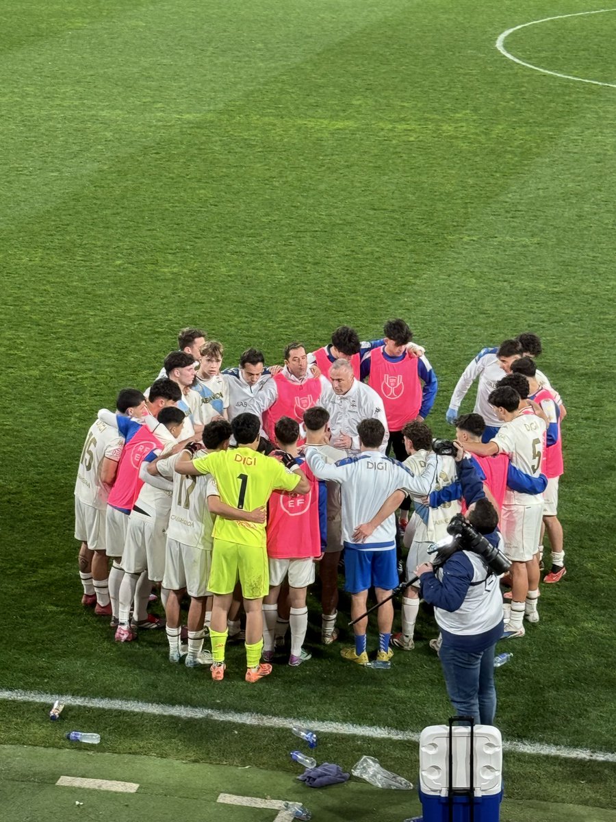JavierAriasFouz's tweet photo. Emoción hasta el final en las semis de la Copa del Rey Juvenil entre el @RCDeportivo y el @FCBarcelona_es con victoria 3-2 para el Barça en la prórroga...el próximo domingo la final contra el @RealBetis https://t.co/mn7NaK0h8Q