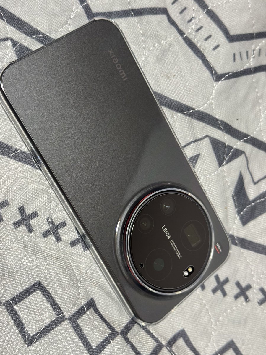 jon_rav4's tweet photo. Appleで固めた人がXiaomi17ultraを買ってみた。

慣れたものから慣れないもの
たまにはAndroid系も慣れないとね👍
カメラのカラカラは気になるけど、保証もあるし大丈夫そ？

目的のカメラ性能はこれから。
ライカレンズ楽しみ😊

#Xiaomi17ultra https://t.co/obg4v8SrqB