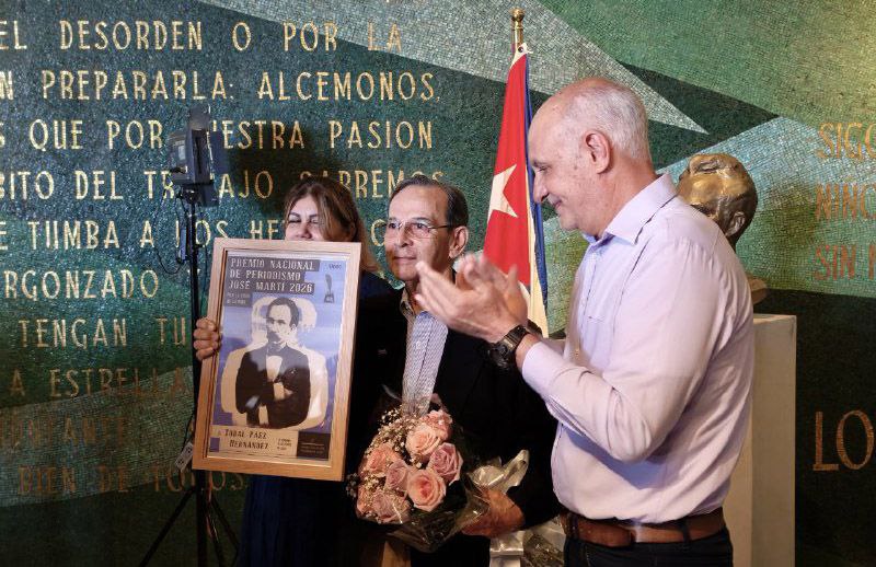 #JornadaDeLaPrensa
Recibió Tubal Páez Premio Nacional de Periodismo José Martí por la obra de la vida, en el Memorial que lleva el nombre del Apóstol, y lo dedicó a la Revolución cubana, al pueblo y a sus colegas de la prensa.
📷: Luis Jiménez 
#PrensaCubana