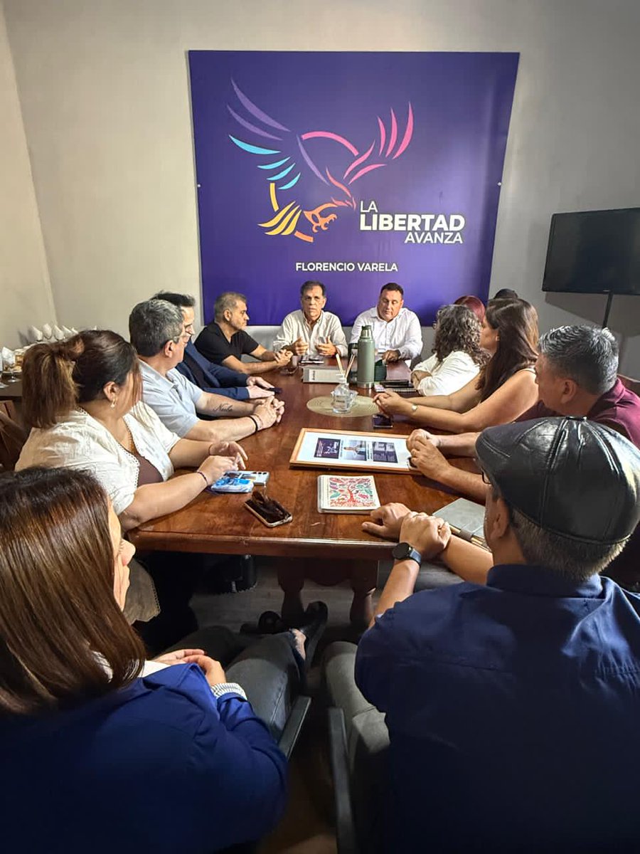 JPedroaquino's tweet photo. Reunión de concejales de Alte Brown y Florencio Varela compartiendo experiencias y formas de trabajar al mismo tiempo que planificar acciones conjuntas en los barrios limítrofes. #LLA el objetivo está más que claro junto a @JMilei @KarinaMileiOk @SPareja_ y al coordinador de la tercera sección electoral Fabricio Martinez, vamos a pintar de violeta la pcia de Bs As.