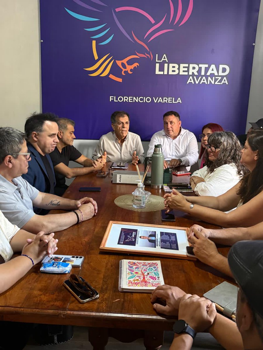 JPedroaquino's tweet photo. Reunión de concejales de Alte Brown y Florencio Varela compartiendo experiencias y formas de trabajar al mismo tiempo que planificar acciones conjuntas en los barrios limítrofes. #LLA el objetivo está más que claro junto a @JMilei @KarinaMileiOk @SPareja_ y al coordinador de la tercera sección electoral Fabricio Martinez, vamos a pintar de violeta la pcia de Bs As.