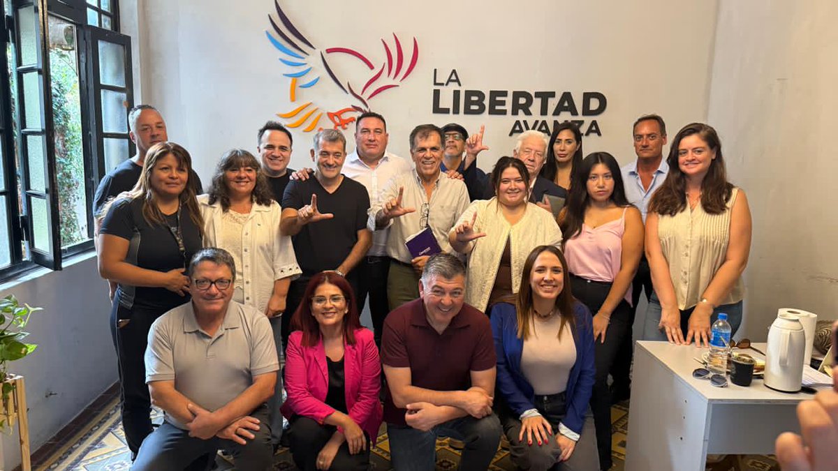 JPedroaquino's tweet photo. Reunión de concejales de Alte Brown y Florencio Varela compartiendo experiencias y formas de trabajar al mismo tiempo que planificar acciones conjuntas en los barrios limítrofes. #LLA el objetivo está más que claro junto a @JMilei @KarinaMileiOk @SPareja_ y al coordinador de la tercera sección electoral Fabricio Martinez, vamos a pintar de violeta la pcia de Bs As.