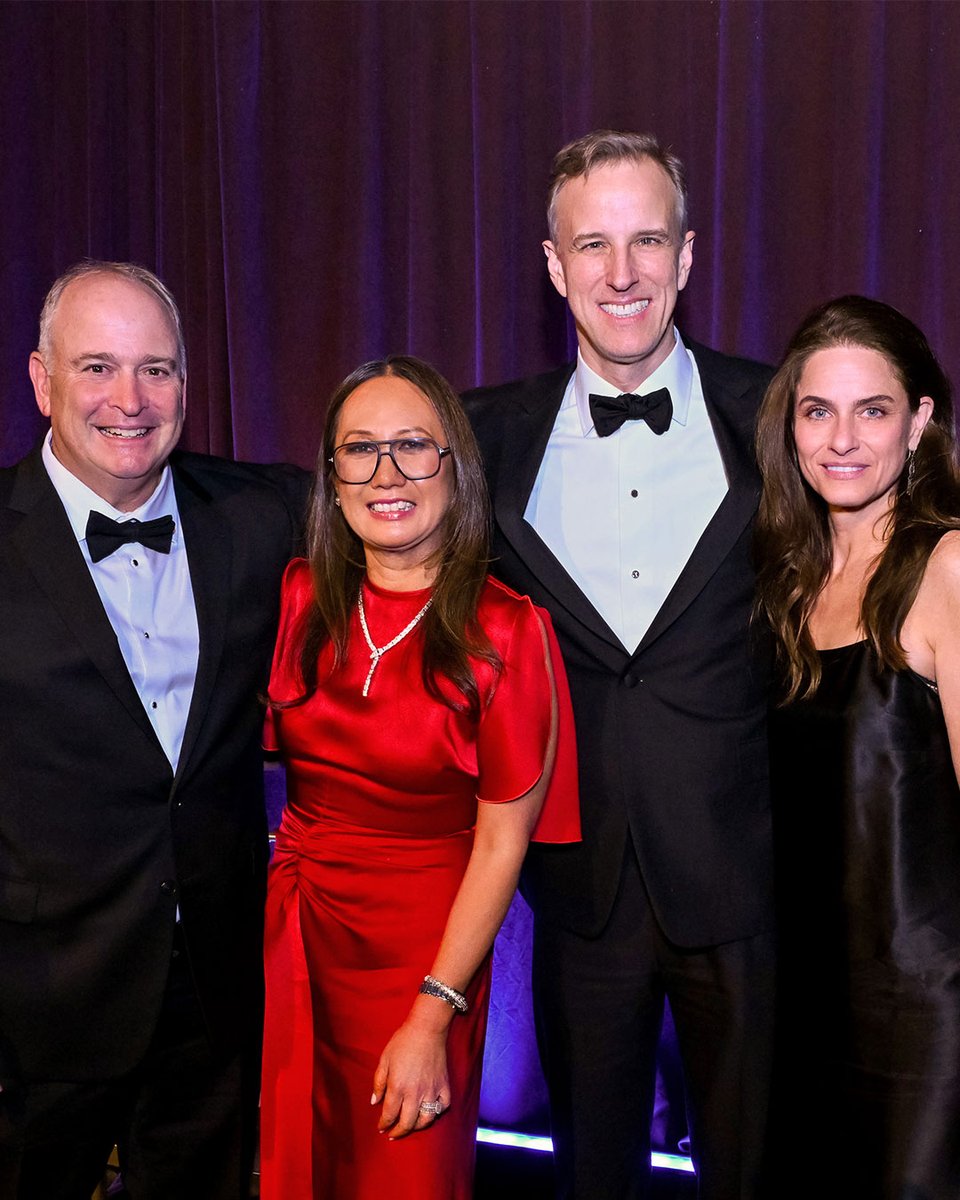 Columbia_CCAA's tweet photo. On 3/4, Melissa de la Cruz CC’93, Howard Endelman CC’87, Christopher McGowan CC’92 &amp; Amanda Peet CC’94 were honored at the John Jay Awards Dinner. The event raised over $1 million for the John Jay Scholars Program. Join us celebrating the awardees! https://t.co/UCrnSTIP31 https://t.co/gFBRY5jqiU