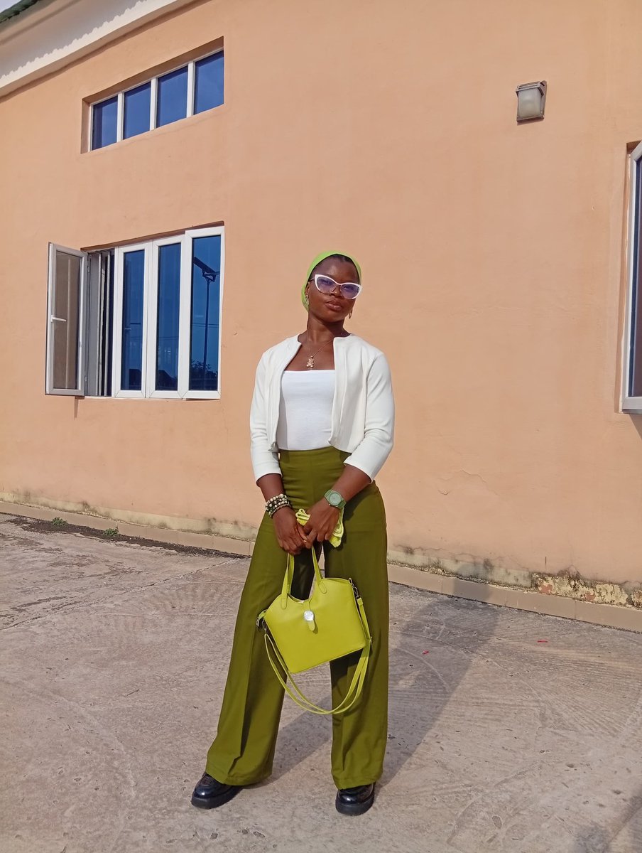 MbahHope2437's tweet photo. Thursday Energy: 50% Excited For Friday, 50% Drowning In Code 💻😭
P.S: I made my Pants 👖 💚🤍🤍💚

#CodeGoddess #programming #tech #trending https://t.co/Olr6XX78Ni
