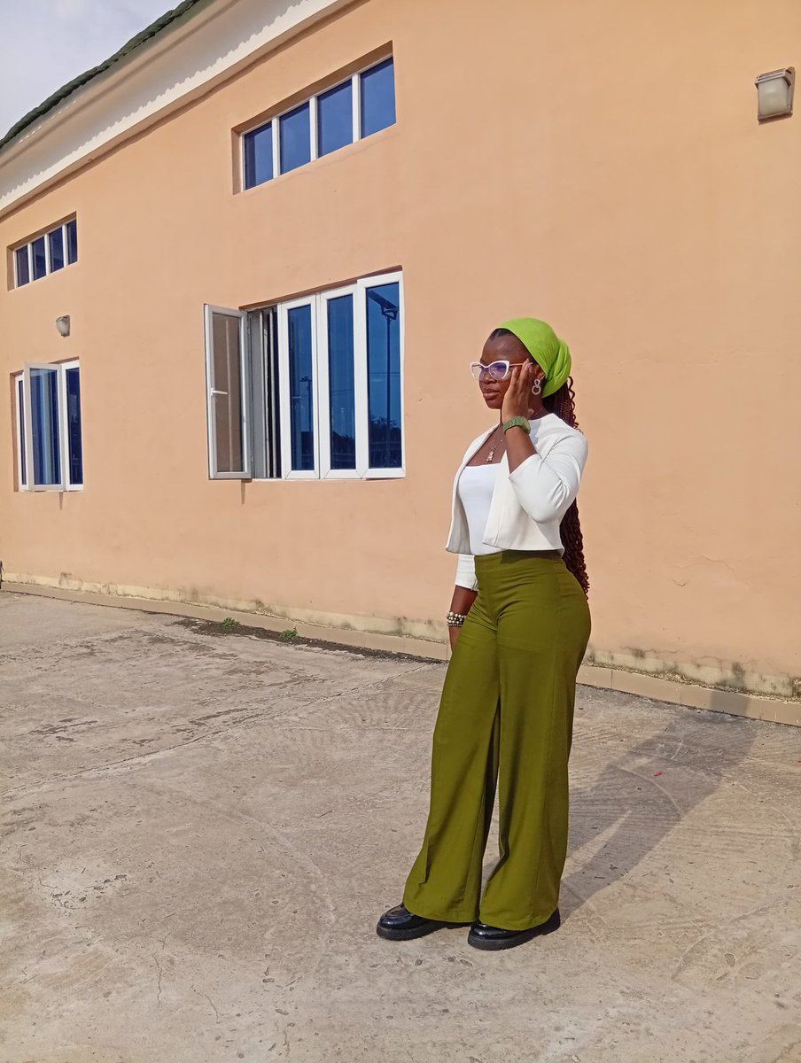 MbahHope2437's tweet photo. Thursday Energy: 50% Excited For Friday, 50% Drowning In Code 💻😭
P.S: I made my Pants 👖 💚🤍🤍💚

#CodeGoddess #programming #tech #trending https://t.co/Olr6XX78Ni