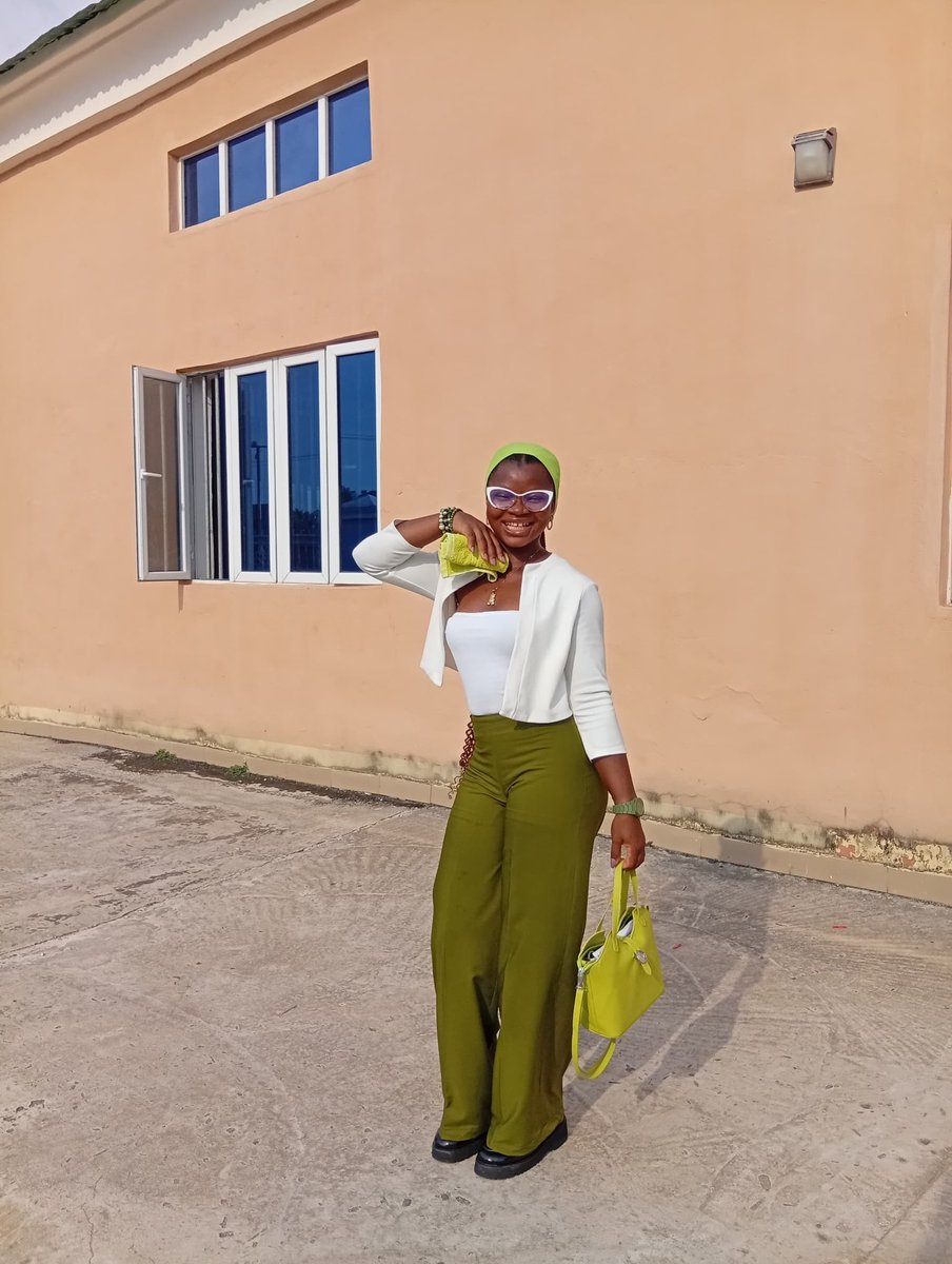 MbahHope2437's tweet photo. Thursday Energy: 50% Excited For Friday, 50% Drowning In Code 💻😭
P.S: I made my Pants 👖 💚🤍🤍💚

#CodeGoddess #programming #tech #trending https://t.co/Olr6XX78Ni