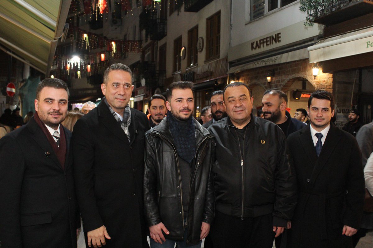 Bugün Üsküdar Gastronomi Sokağı’nda, Cumhuriyet Halk Partisi Grup Başkanvekilimiz Ali Mahir Başarır, Ankara Milletvekilimiz Adnan Beker, Yüksek Disiplin Kurulu Üyemiz Oğuzhan Cenan, İlçe Başkanımız Berk Tütüncü, Belediye Başkan Yardımcılarımız Nihat Doğan ve Amine Cansu Çelik,
