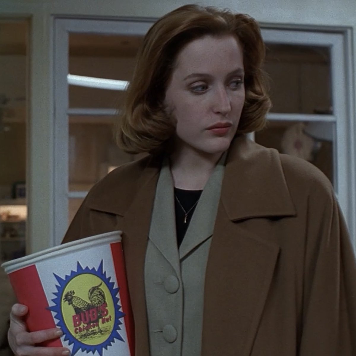scully eating fried chicken from a comically large bucket, you are so dear to me 🤍