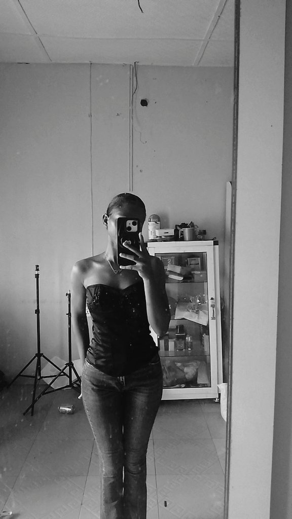big_rayo_smile's tweet photo. Hi,I’m Ayomikun an aspiring model☺️
I'm open to collaborate with photographers,makeup artists,stylists, and creative brands to build my portfolio and create good content together.
I’m open to collaborations and projects.Feel free to dm if you're interested in working together 🤭 https://t.co/xYhBMKKxpp