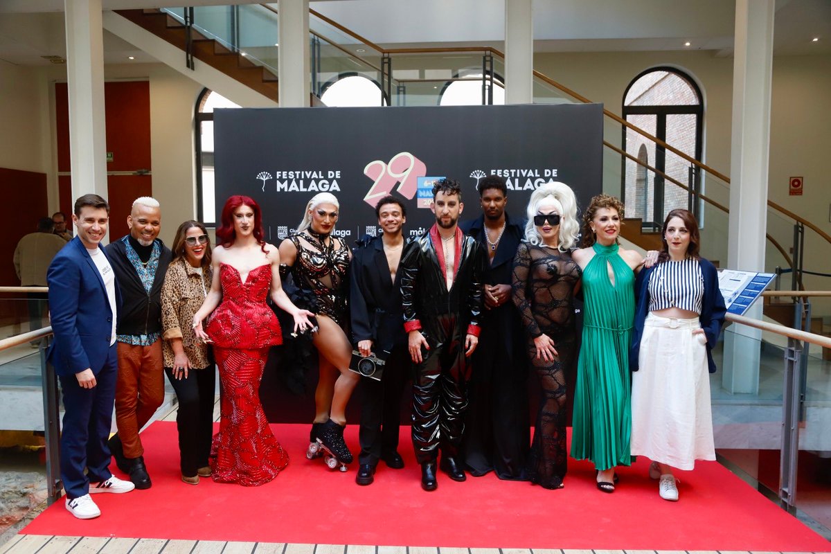 festivalmalaga's tweet photo. Con la presencia de Fran Campos, director; Fran Burgos, Ariel Mena, Mariví Carrillo, Adrián Vereda, Alba Novoa, Desirée Vogue, Kelly Roller y Jyal, intérpretes; y Sandra Criado, actriz e intérprete del tema principal "Mi corazón late" #29FestivalMálaga https://t.co/mqyAIeHhXz