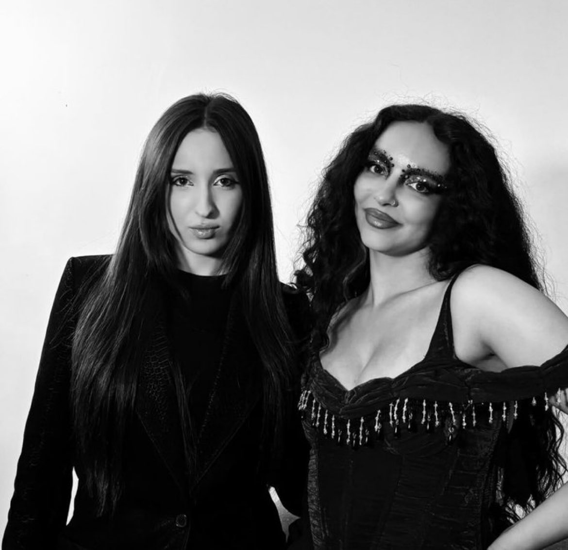 JADE and Amber Jadah look absolutely fabulous at JADE’s ‘THAT’S SHOWBIZ BABY’ tour date in Paris last night.