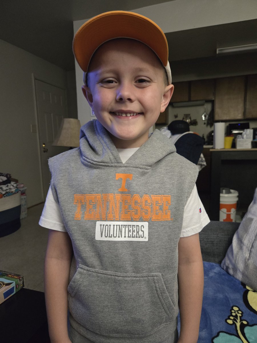 TNGirl4Life1981's tweet photo. It was dress up as a Coach or ESPN Commentator at school today... Zeb went as @coachjoshheupel #GOVOLS https://t.co/SfEQlHTRUx