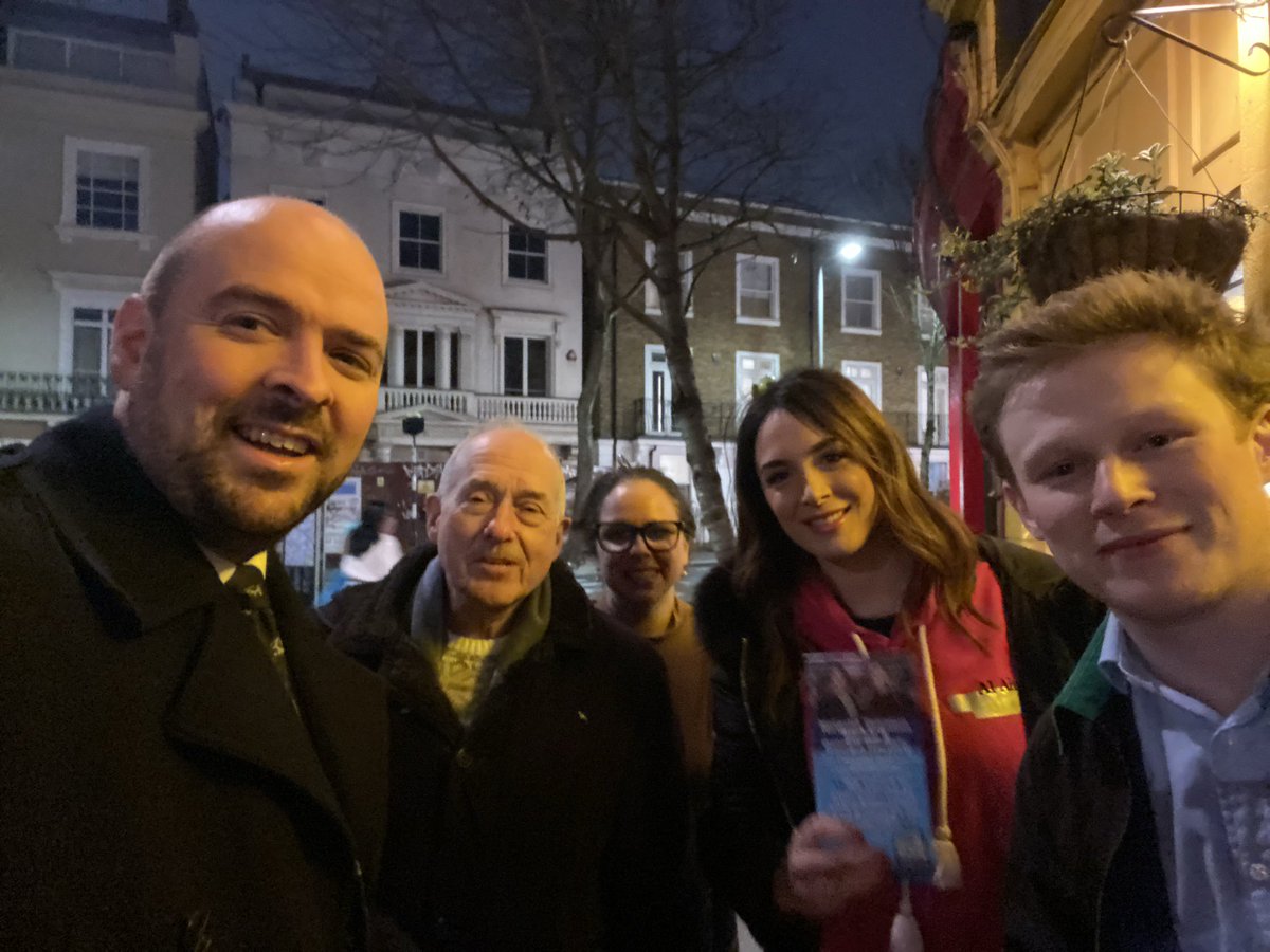 RicHolden's tweet image. A bit chilly out for @KCFConservative Candidates Natacha and Georgia in #Pembridge Ward @RBKC tonight! 

If you want some great local Councillors to replace the brilliant @Conservatives Dori and Joanna who are retiring, then you won’t get better!

🏬 They will ensure people can