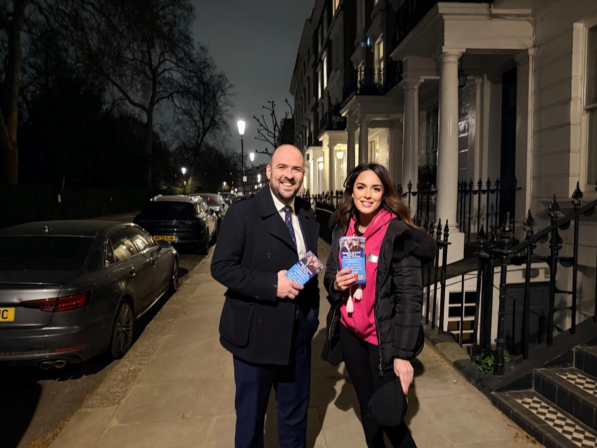 RicHolden's tweet image. A bit chilly out for @KCFConservative Candidates Natacha and Georgia in #Pembridge Ward @RBKC tonight! 

If you want some great local Councillors to replace the brilliant @Conservatives Dori and Joanna who are retiring, then you won’t get better!

🏬 They will ensure people can