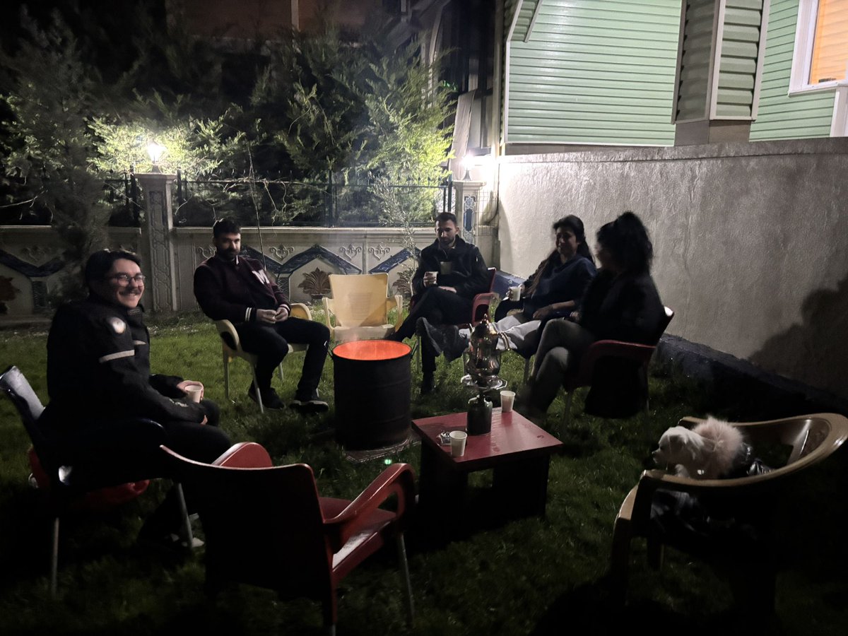 AnchorARTpaint's tweet photo. Cumhuriyet Halk Partisi Polatlı İlçe Gençlik Kolları’nı ZEKERİYA MANAV Sanat Atölyemizde misafir etmekten büyük mutluluk duyduk. Yüreğinize, samimiyetinize minnetle 🌸🌸 #herşeyçokgüzelolacak  #chppolatlıgenclikkolları #art #artatölye https://t.co/rL9hyMzKQ2
