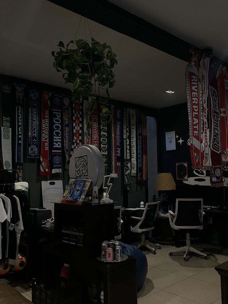 1950 F.C tweet media