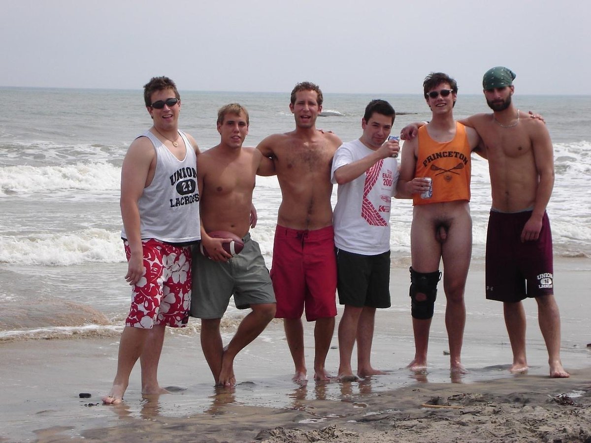 FavoriteHunks tweet media