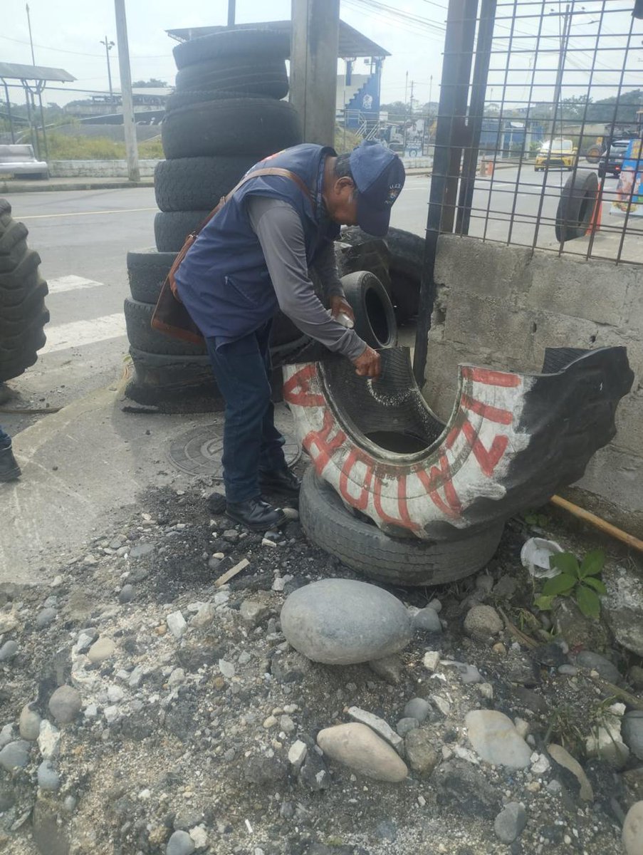 #Puyo|
El personal de Control Vectorial interviene las manzanas del barrio El Recreo como parte de las acciones de prevención de enfermedades transmitidas por vectores.

#ElNuevoEcuador