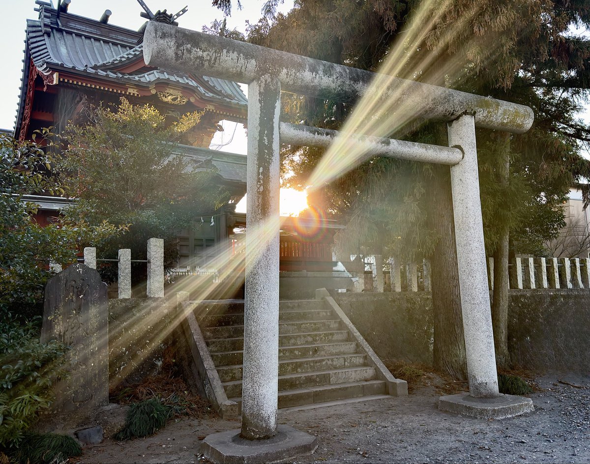 nikunick2929's tweet image. 一瓶塚稲荷神社の鳥居に差し込む光💫✨

まっすぐに降りるその光を  
そっとお福分けいたします🙏✨💕

皆様に良いことが  
山ほど起こりますように👋✨🩷

#お福分け #一瓶塚稲荷神社