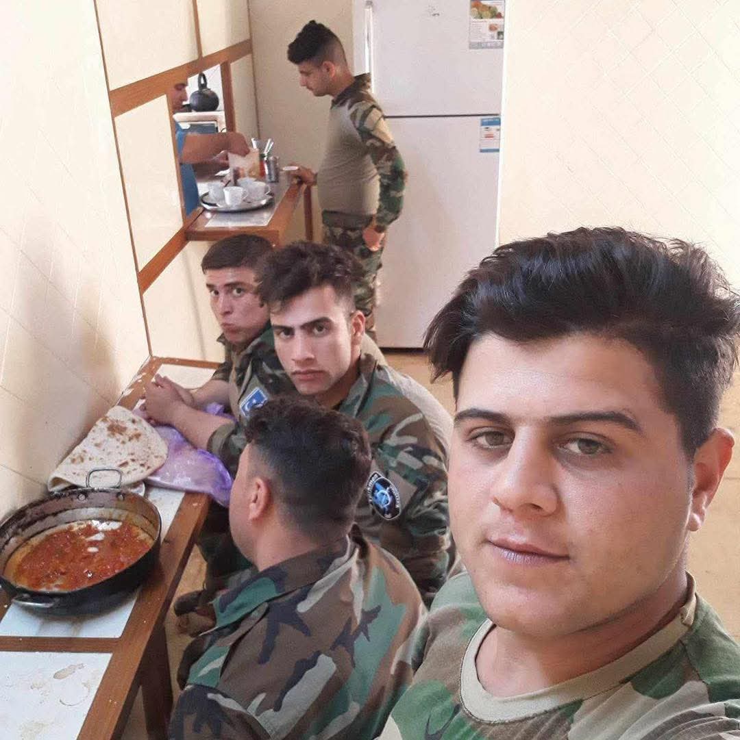 آخر صوره للشهداء 
ستنتهي الحرب، ويتصافح القادة،
وتبقى تلك العجوز تنتظر ابنها الشهيد،
وتلك الفتاة تنتظر زوجها الحبيب،
وأولئك الأطفال ينتظرون أباهم البطل.
#اولاد_الخايبه #معسكر_صقر #الانبار