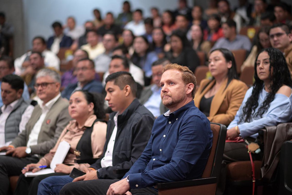 VocesVera's tweet photo. 📊🏛️ Planeación para el desarrollo de Veracruz.

En el H. Congreso del Estado de Veracruz iniciaron las jornadas de capacitación para el Programa General de Inversión 2026 junto al Órgano de Fiscalización Superior del Estado de Veracruz.

👥 Autoridades municipales del centro del estado reciben herramientas para planear obras y administrar recursos públicos.

Participan la auditora Delia González Cobos y el diputado Felipe Pineda Barradas.

👉 Te contamos qué municipios participan y qué proyectos se preparan:
🔗 https://t.co/apGc9MtjqZ 

#Veracruz #Congreso #Orfis #Municipios #Planeación #Obras