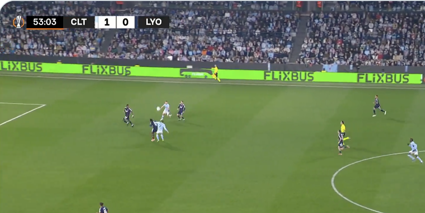 LaVitrina1923's tweet photo. Desde que Borja Iglesias comete la falta hasta que se saca la roja pasan 31 SEGUNDOS.

Esta acción ha sido claramente REARBITRADA tras ver la repetición.

Es un escándalo lo que le han hecho al Celta. https://t.co/8b0f1IVbEf