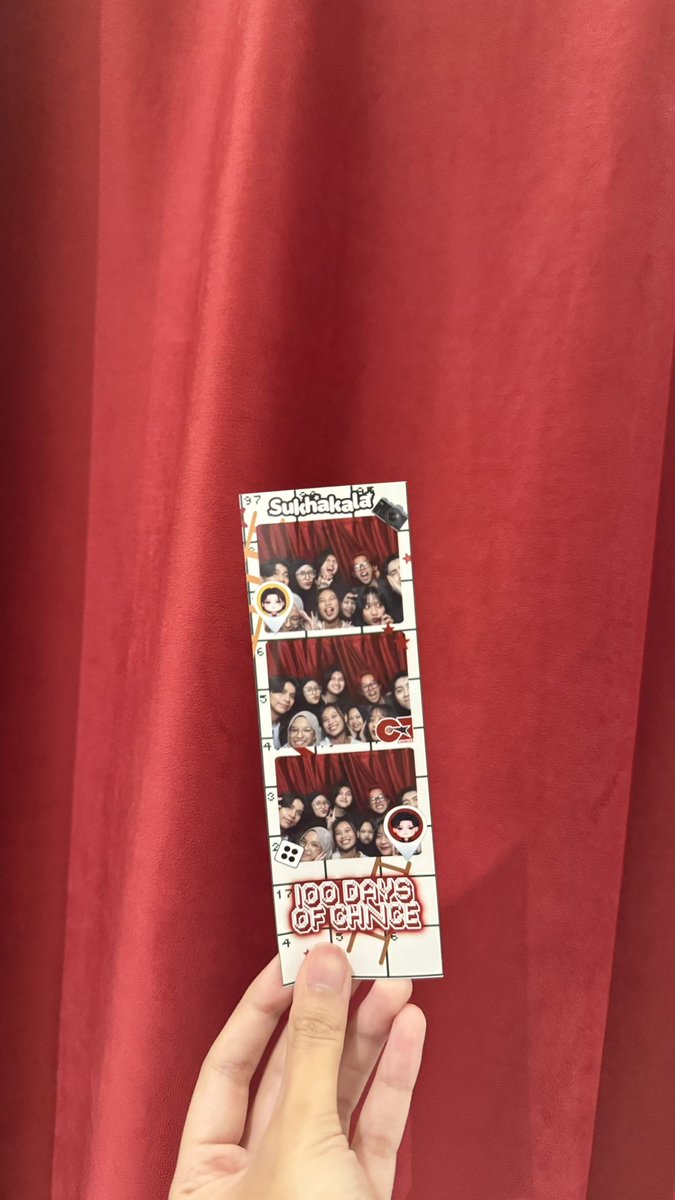 9 orang dalam satu tirai kecil ituu😋
gemess bgt frame nyaa, thank you yaa💘✨ <a href="/chances_zone/">CHANCES.</a> <a href="/hafagurll/">Hayn☆彡</a> <a href="/only_CHNCE/">CHNCE</a> #100daysofchnce