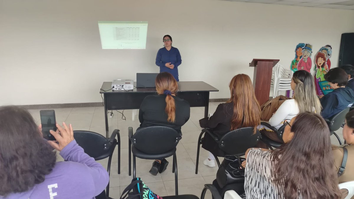 #Ambato | En el Centro de Salud Nro.3, se desarrolló una importante jornada de trabajo del comité local ciudadano de salud junto a personal sanitario, para la presentación del plan local de salud a dirigentes barriales, con el objetivo de fortalecer el trabajo comunitario.