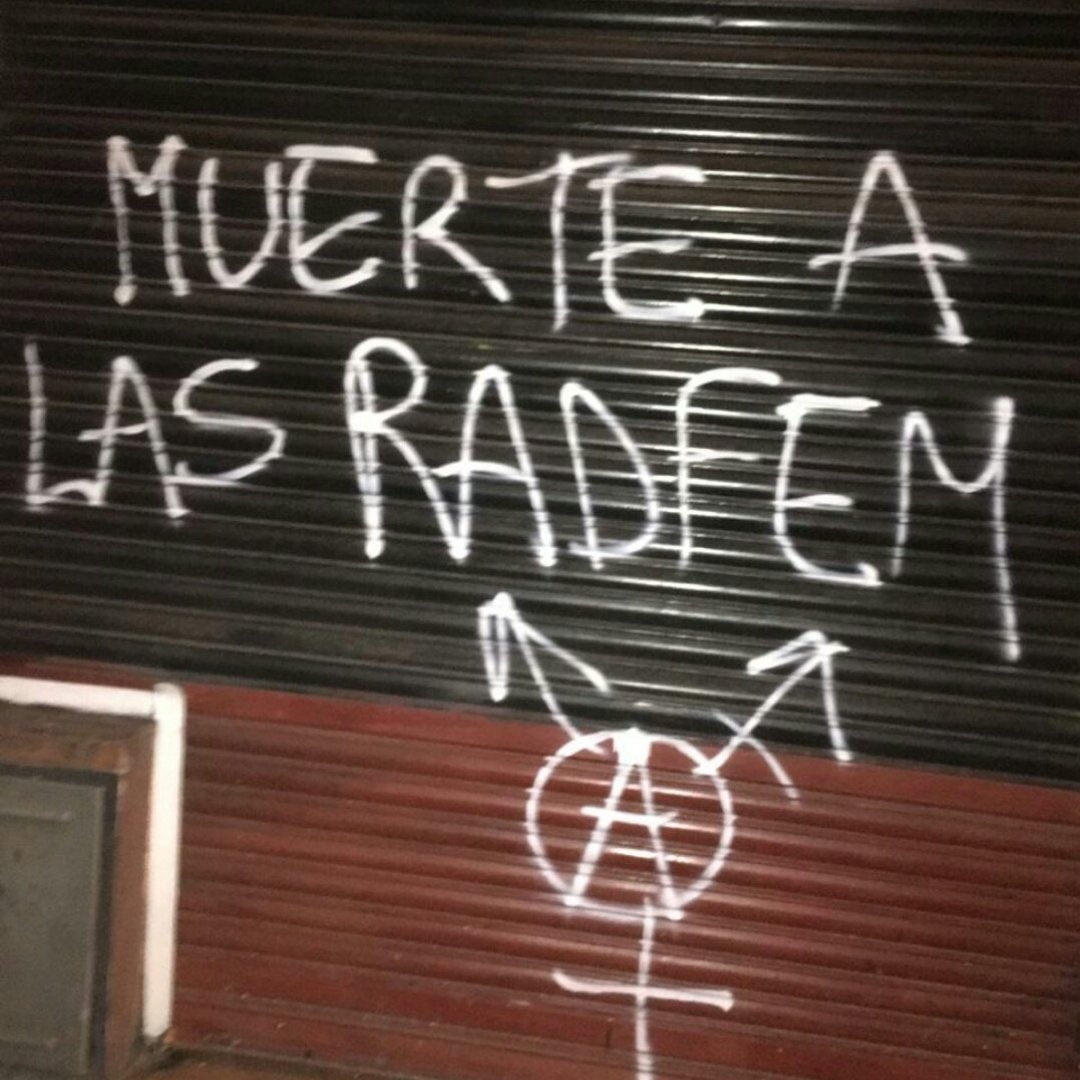 PatryArchy2025's tweet photo. Por lo que sea, ningún/a periodista se atreve, en sus análisis sobre los movimientos antifeministas, a hablar de los discursos de odio de la secta queer contra las mujeres feministas. 

Nos llaman terfas, nos cancelan y piden la muerte para nosotras. https://t.co/6Q25JBCdyf