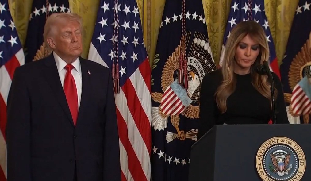 FotografGrecko's tweet image. THE HEAD OF THE EPSTEIN CLASS ... #EpsteinClass #ReleaseTheTrumpEpsteinFiles #ReleaseAllTheEpsteinFiles #TrumpEpsteinFiles #TrumpEpsteinPedoCoverUp