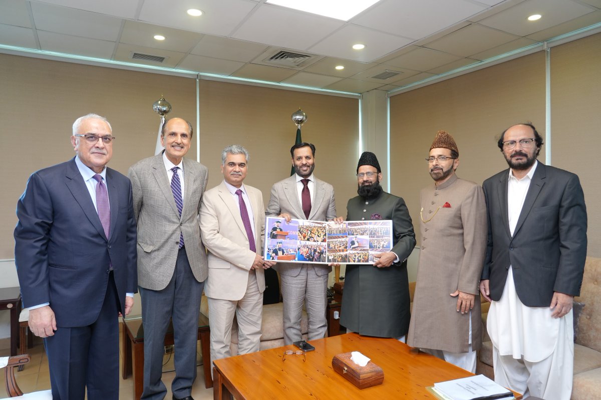 وفاقی وزیر صحت سید مصطفیٰ کمال سے کالج آف فزیشنز اینڈ سرجنز پاکستان (CPSP) کے وفد نے صدر پروفیسر خالد مسعود گوندل کی قیادت میں ملاقات کی۔ ملاقات میں سی پی ایس پی کی قومی و بین الاقوامی خدمات، پوسٹ گریجویٹ میڈیکل تعلیم، تربیتی پروگرامز اور طبی تحقیق کے فروغ پر تفصیلی گفتگو ہوئی۔