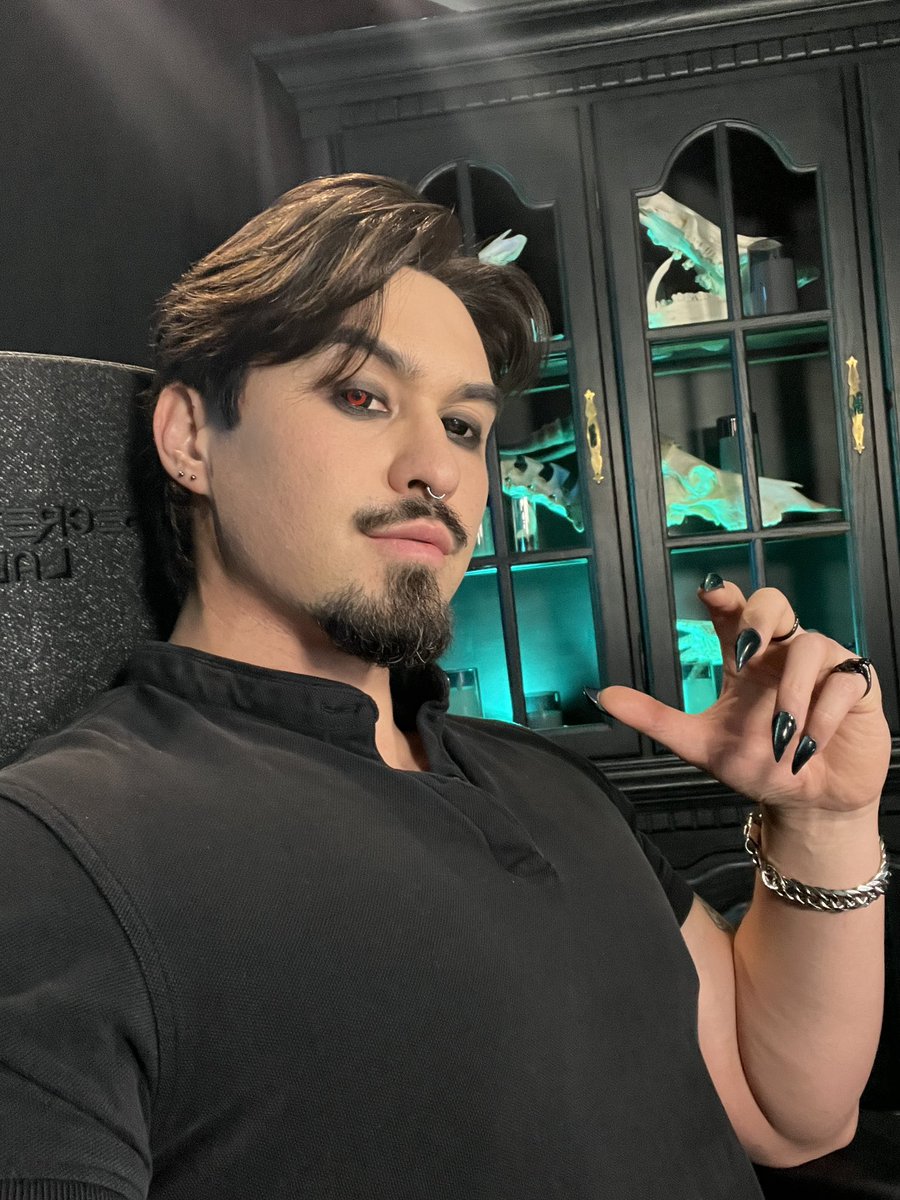 DeVoglaer 👹🖤📺 tweet media