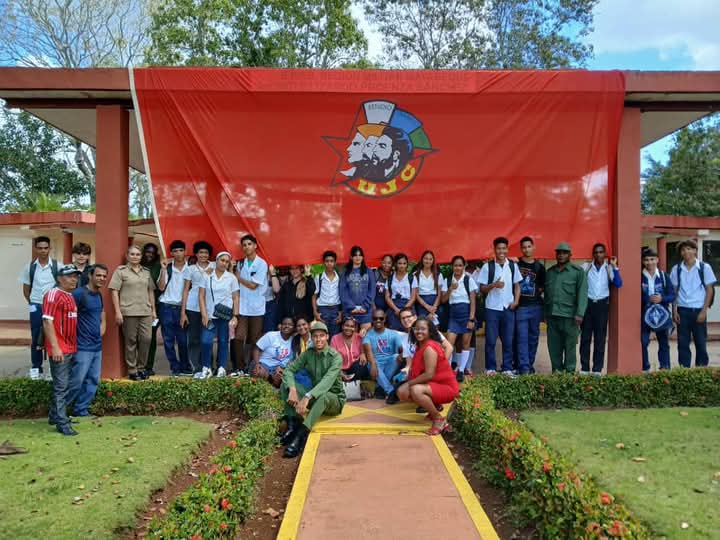 Feem_mayabe's tweet photo. 🩵🩵//Cerramos con broche de oro el Bastión  estudiantil en la Escuela Provincial de la Defensa. Un espacio para el debate, la reflexión y, sobre todo, para demostrar que la unidad de los estudiantes es la mejor arma.  

¡#Mayabeque se hace sentir,dice presente!✊

#FEEMdeCuba https://t.co/MxKVKrU6dI
