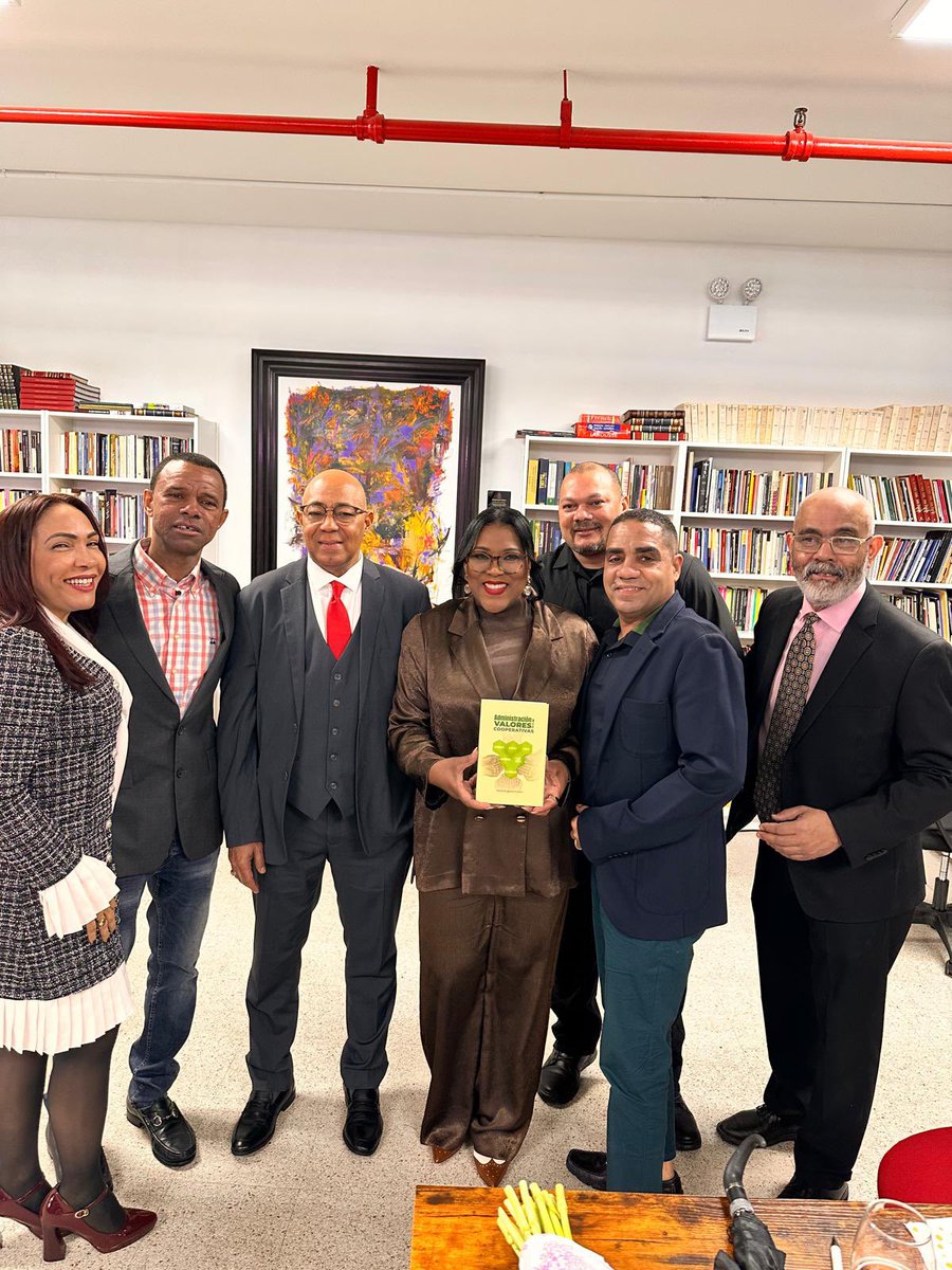 Presentación del libro “Administración por Valores en las Cooperativas” de la autoría de María Eugenia Acosta, líder cooperativista y gerente general de la Cooperativa Vega Real, en la Dirección de Cultura Dominicana en el Exterior (Casa de la Cultura Dominicana en New York).